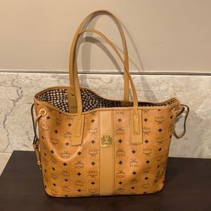 MCM Large Reversible Liz Shopper in Visetos-Cognac